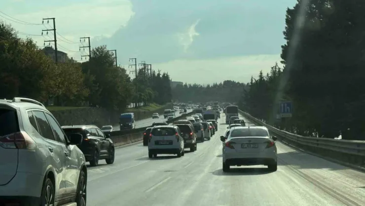 Okullar açıldı trafik yine felç oldu