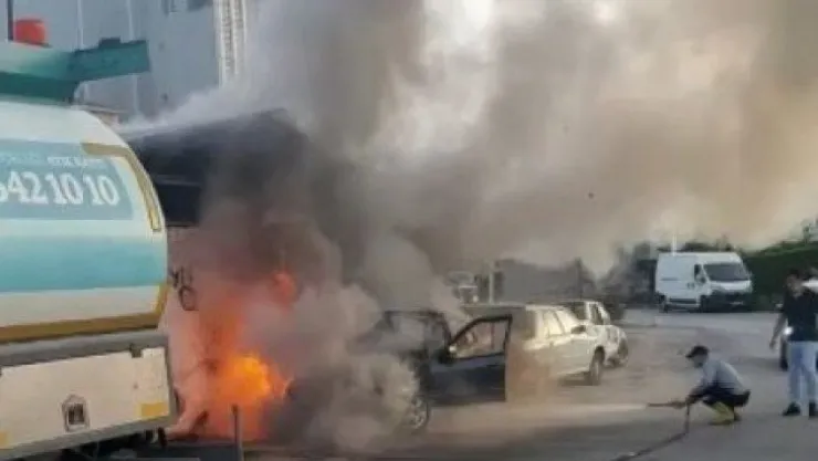 Otomobil tamir edilirken aniden alev aldı! 