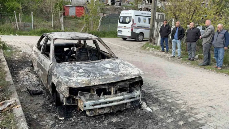 Otomobilini küle dönmüş halde buldu