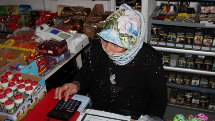 Parasını çalan hırsızları yakalayan yaşlı kadın konuştu