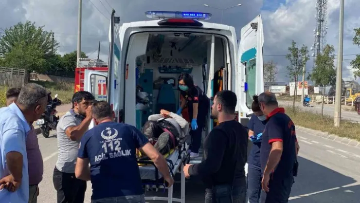 Kamyona çarpan motosikletli yaralandı