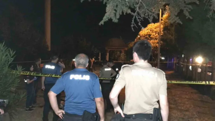 Parkta bıçaklanarak öldürüldü