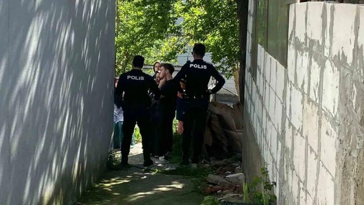 Pencere kenarında yoğurt yiyen çocuk 3 kattan düşerek ağır yaralandı