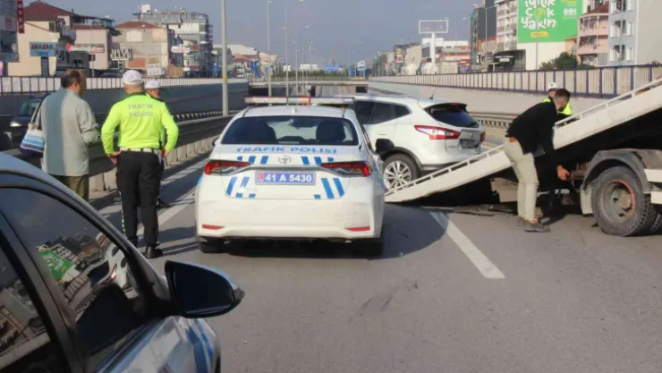 Polis ekip otosu zincirleme kazaya karıştı