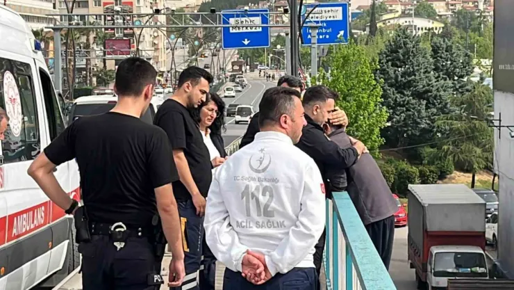 İntihar girişiminde bulunan şahsı sarılarak ikna etti