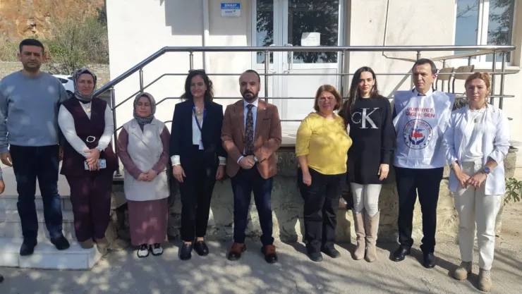 Sağlıkçılardan tepki