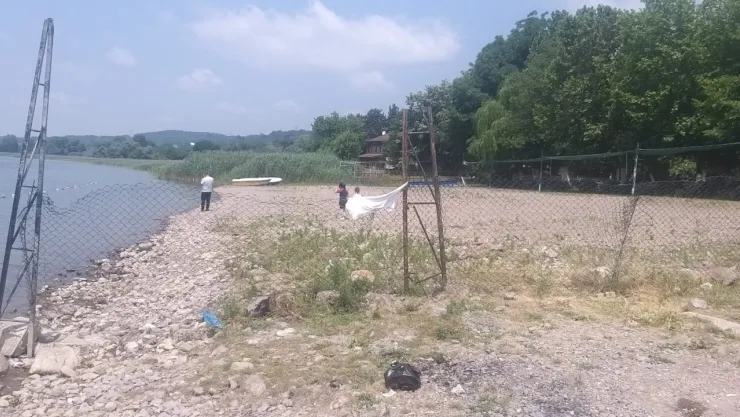 Sahil herkesin kullanımına açık olması gerekmiyor mu?