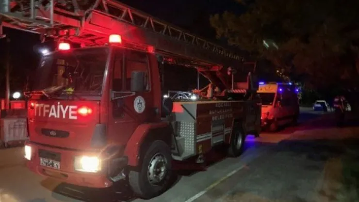 Sapanca Gölü'nde tekne alev alev yanıyor!