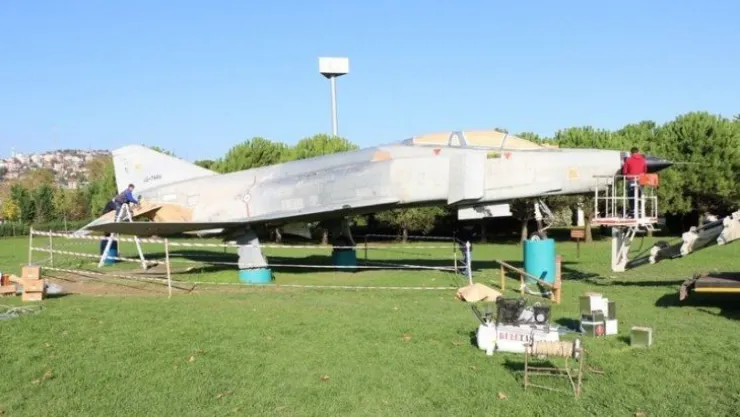 Seka Park'taki F4 uçağı bakıma alındı 