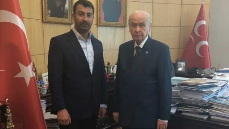 'Şerefsizce, arsızca biblo gibi oturuyor'
