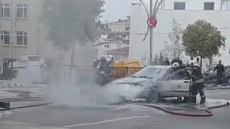 Seyir halindeki otomobilin motorunda yangın