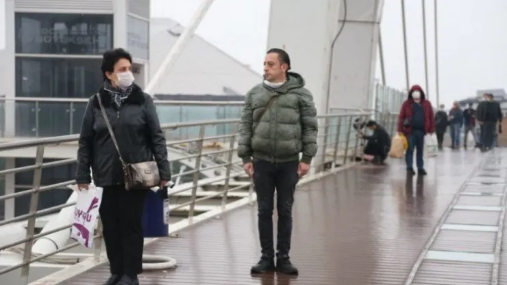 Siren çalınca yağmuru unuttular 