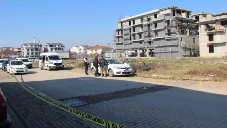 Sokak ortasında eski ortağını vurdu