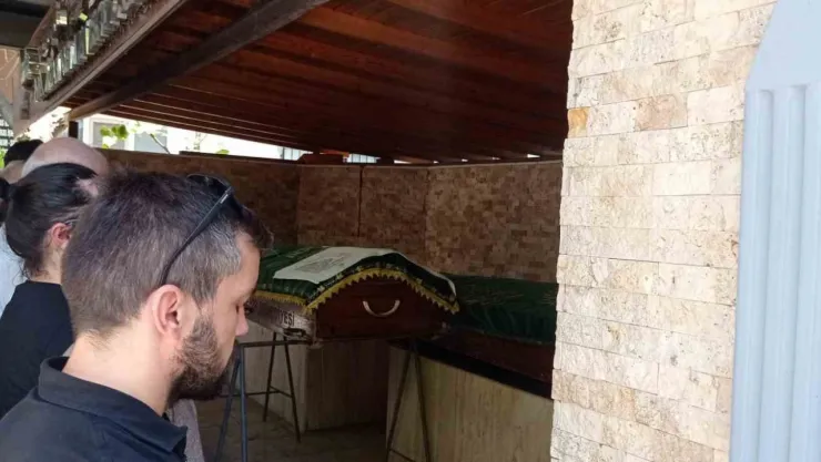 Sokak ortasında öldürülen baba ve oğlu defnedildi