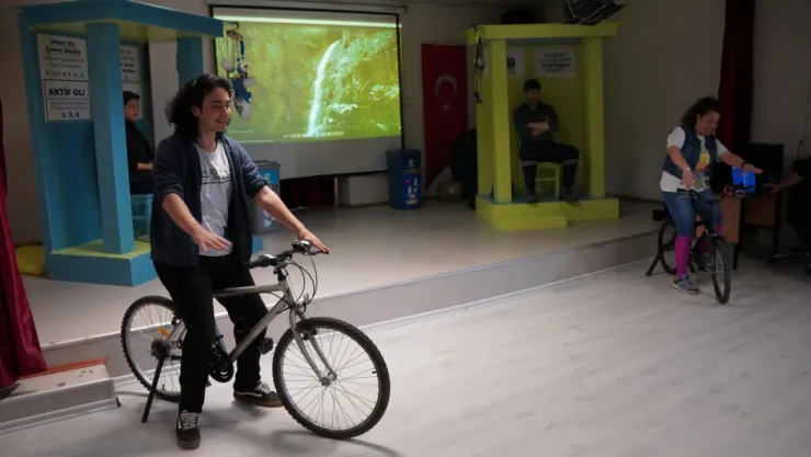 Sürdür Abi hem eğlendiriyor hem öğretiyor