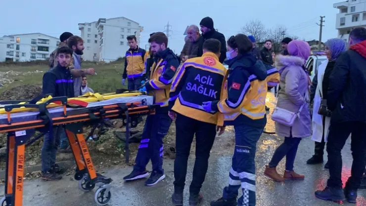 Taksi ile çarpışan araç araziye uçtu: Yaralılar var