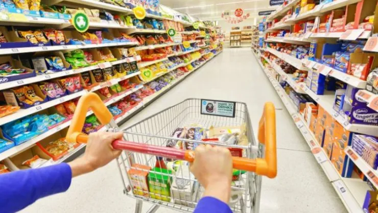 Tarihi geçmiş ürünleri satan 9 markete ceza