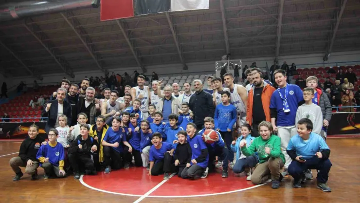 Kocaeli BŞB Kağıtspor evinde galip geldi: 75 - 66