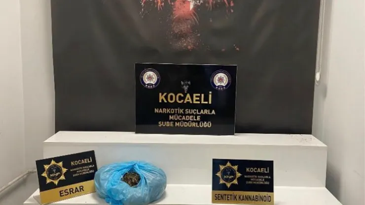 Tedirgin davranışları ele verdi