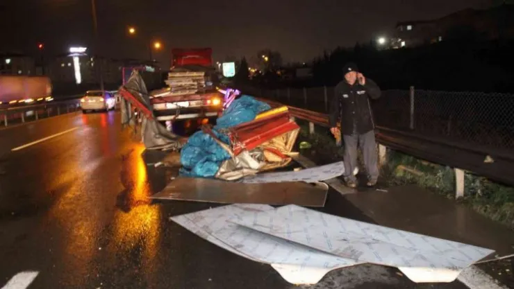 Kocaeli TEM'de zincirleme kaza!