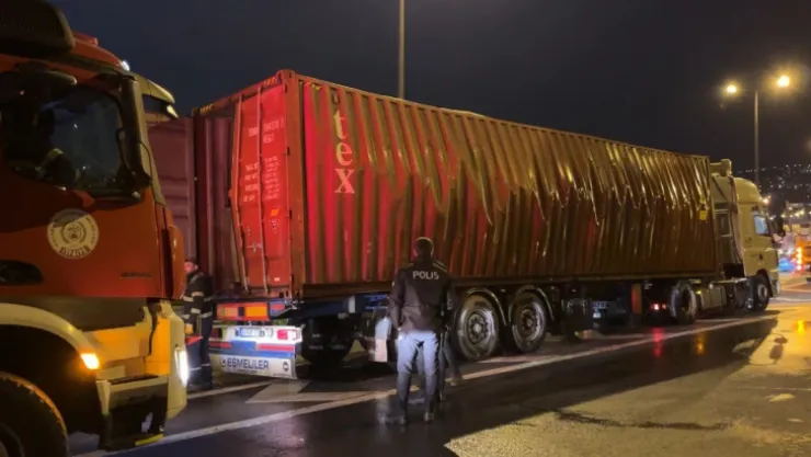 TEM'de tır dorsesinde patlama