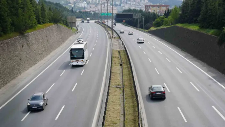 Yola çıkacaklar dikkat! TEM'de trafik nasıl?