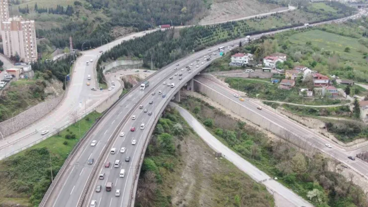 Kocaeli TEM otoyolunda trafik durma noktasına geldi