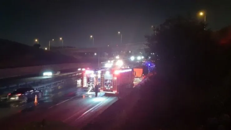 TEM'de hafriyat kamyonu alev alev yandı