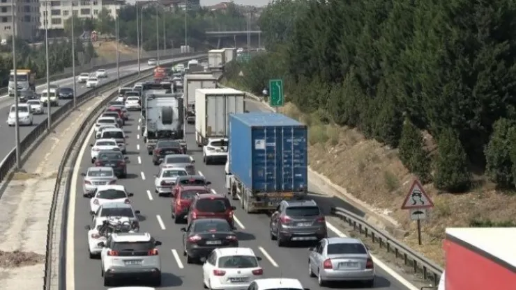 TEM'de kaza yaptı, ters yöne döndü!