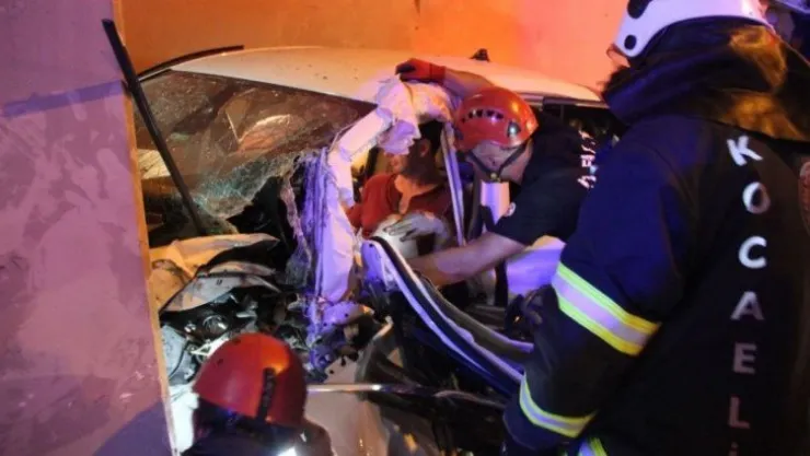 TEM'deki feci kazada ağır yaralanan kadın hayatını kaybetti