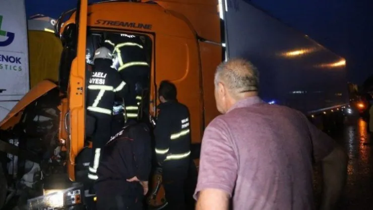 TEM'deki zincirleme kazada yaralı sayısı 20'ye yükseldi