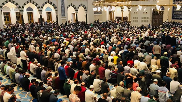Teravih namazları camilerde cemaatle kılınacak