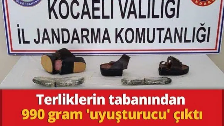 Terliklerin tabanından 990 gram 'uyuşturucu' çıktı