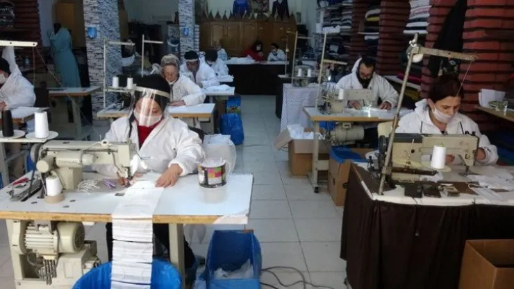 Terziler maske üretiyor