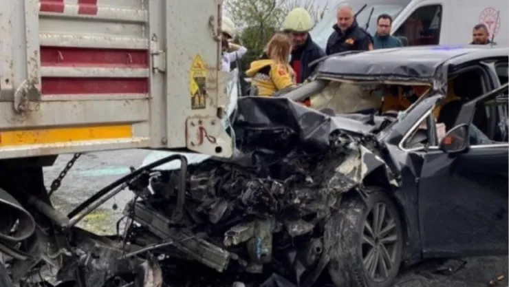 Tırın altına giren sürücü hayatını kaybetti