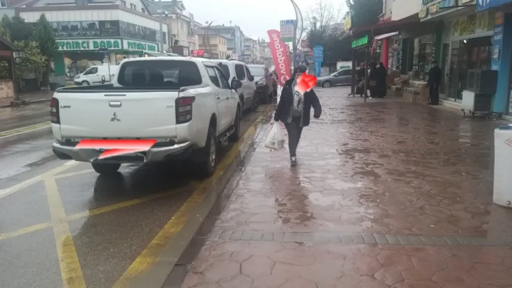 Trafik akışı engelleniyor yolcular otobüsü göremiyor