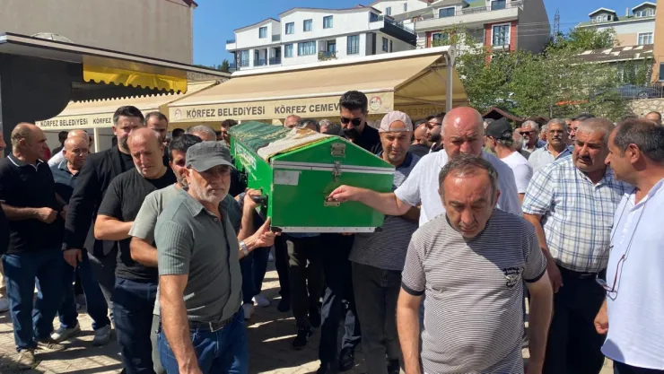 Trafik kazasında hayatını kaybeden kadın son yolculuğuna uğurlandı