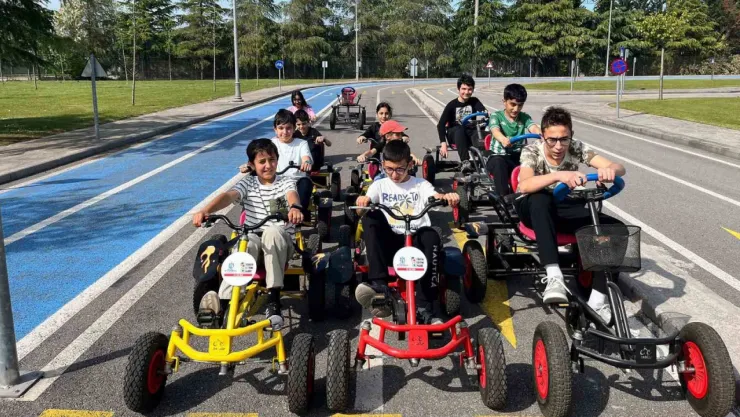 Trafik kurallarını eğlenerek öğrendiler