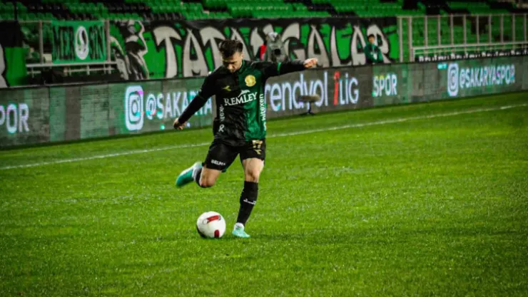 Sakaryaspor: sahasında Göztepe'ye mağlup oldu: 1-2