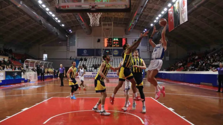 Kağıtspor evinde Fenerbahçe Koleji Novotel'e mağlup oldu: 75-83