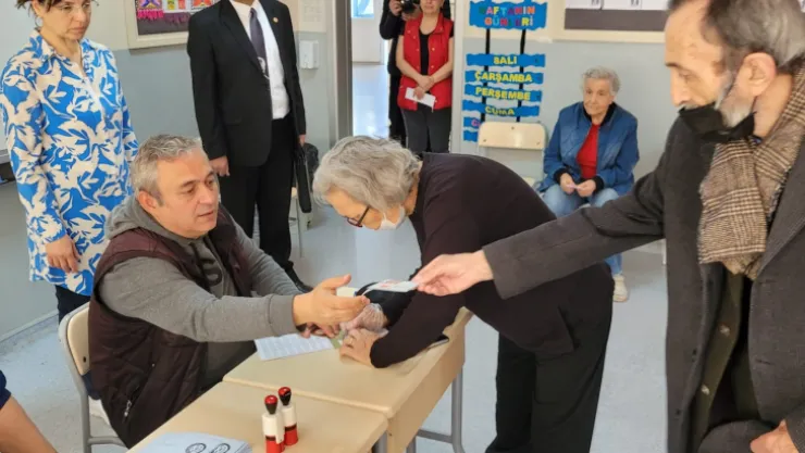 Türkiye genelinde oy kullanma işlemi başladı