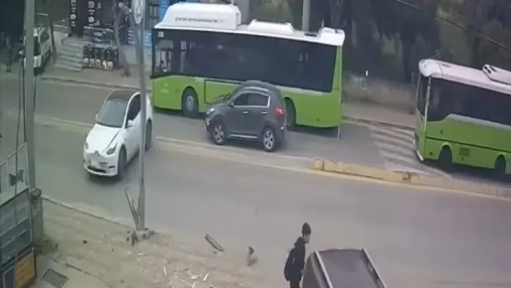 Kontrolsüz U dönüşü yaptı, kazadan kaçamadı