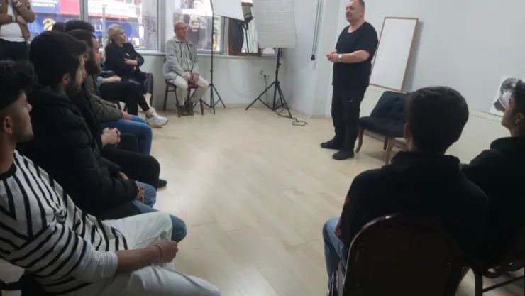 Usta oyuncu Mustafa Çelik Workshop'a başladı
