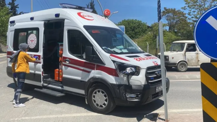 Vakaya giden ambulans kaza yaptı!