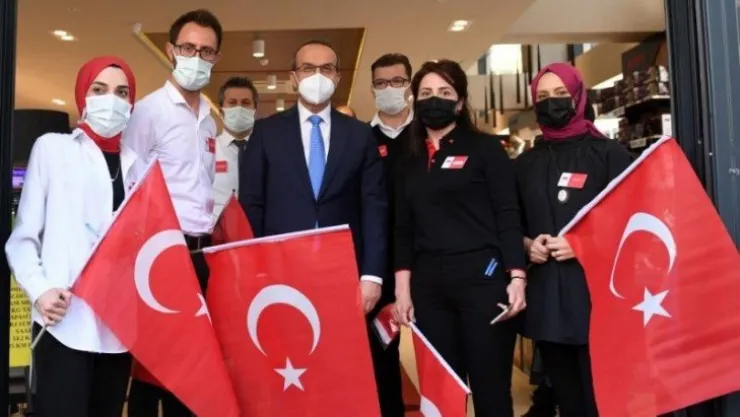 Vali Yavuz: 'Bayrak Şuurunu Dimdik Ayakta Tutmalıyız'