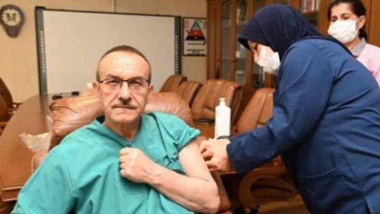 Vali Yavuz hatırlatma aşısını oldu