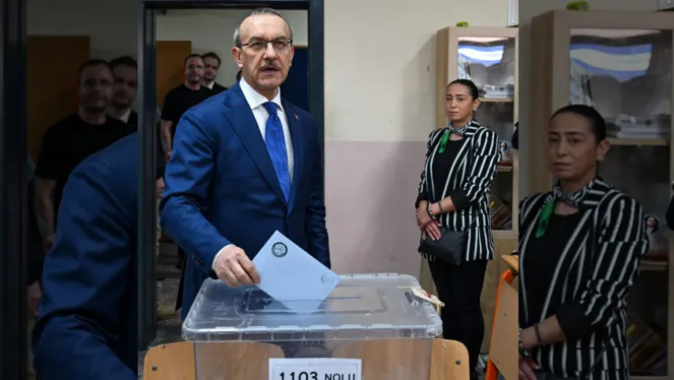 Vali Yavuz ve Ailesi oylarını kullandı
