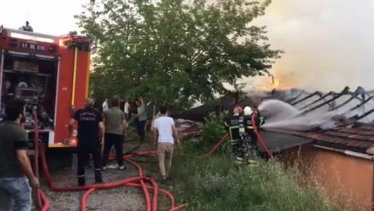 Yabancıların kaldığı gecekondu alev alev yandı