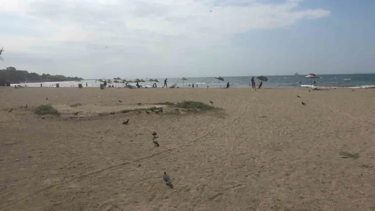 Denizde boğulma tehlikesi geçiren çocuğu vatandaşlar kurtardı