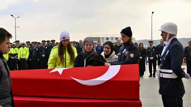 Kalp krizi geçirerek vefat eden polis memuru için tören